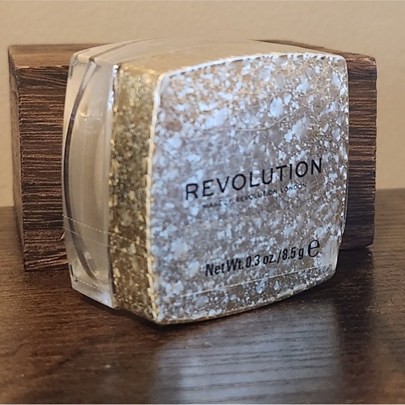 ✨ Revolution Jelly Highlighter - Monumental (8.5g) - Picture 3 of 6